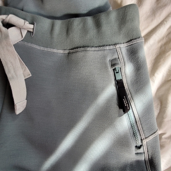 Allyson Felix Athleta Legend Travel Sweatpant Large - Picture 4 of 9